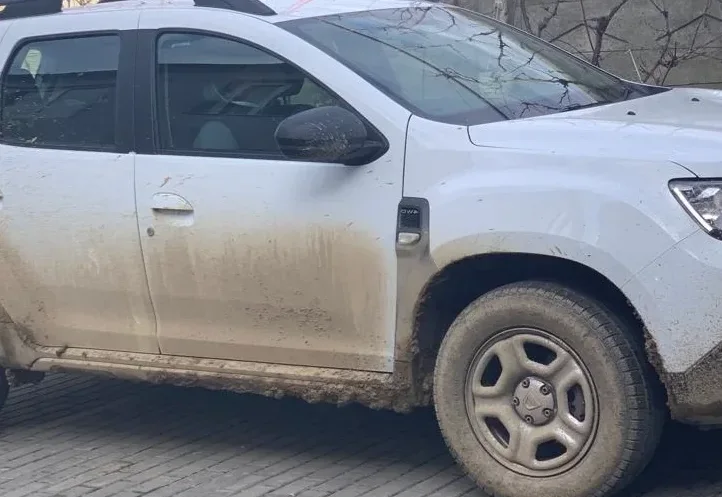 Înainte: Dacia Duster plină de noroi