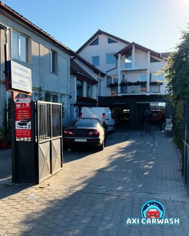 Intrarea Axi Carwash de pe Str. Mihai Viteazu 17